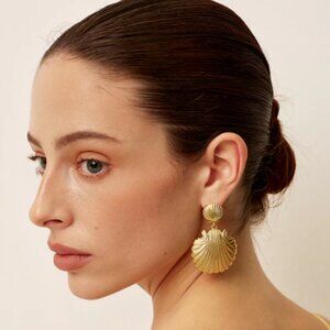 COMMENSE Gold Shell Drop Earrings